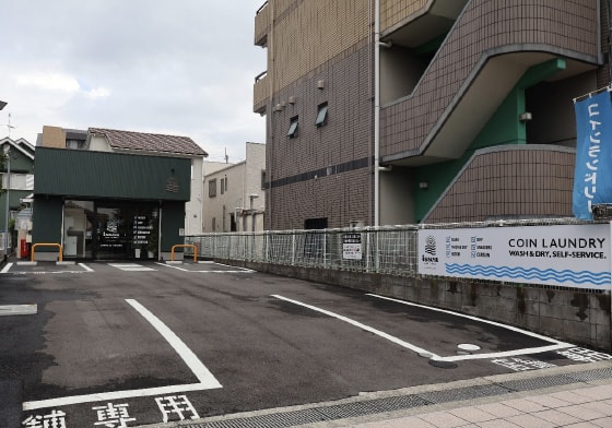 issen COIN LAUNDRY様 店舗前の駐車スペース